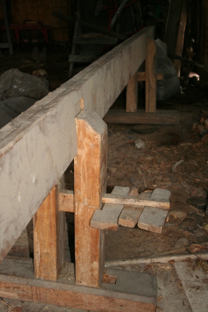 Skottbenken er ein av få som har bevart nokre av dei originale kilane. Foto: Roald Renmælmo