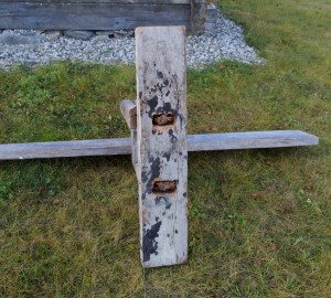 Føtene er tappa gjennom ein fotstokk som er 78 cm lang og drygt 2