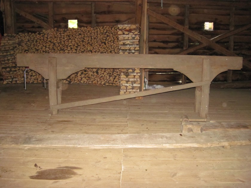 Frå Li i Suldal. Denne er ... lang og har ei høgd på ... . Libenken har ein eigen påst her.