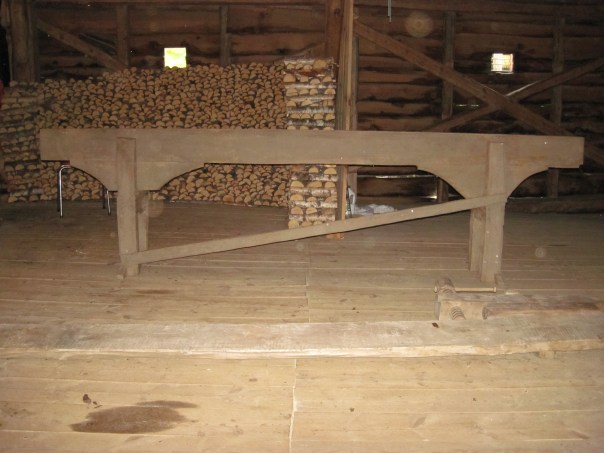 Frå Li i Suldal. Denne er ... lang og har ei høgd på ... . Libenken har ein eigen påst her.