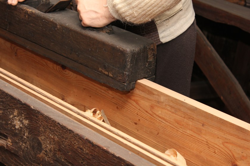 Denne høvelen kunne like gjerne blitt brukt på en skottbenk som en skottokse. Den lange lengden ville i et slikt tilfelle være overflødig. 