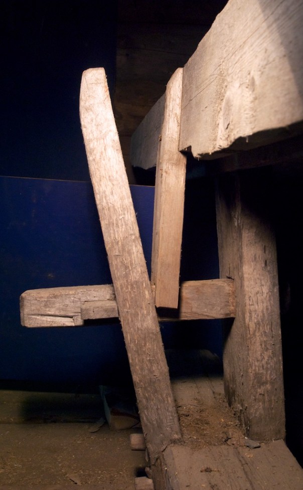 Spenntapp som låser dei to føtene saman. Foto: Jørn Ulven / Niels J. Røine